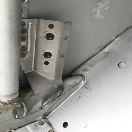 PATTE FIXATION CHARNIÈRE INFÉRIEURE PORTE GAUCHE DE 2CV A PARTIR DU 02/70