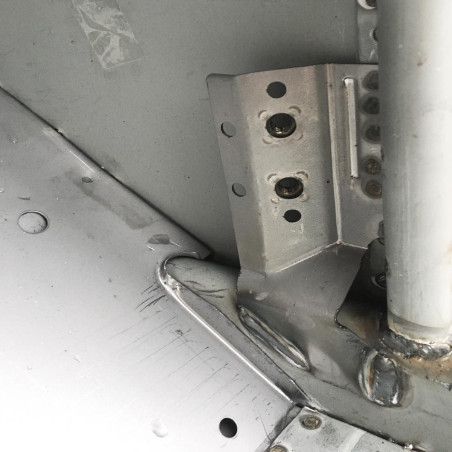 PATTE FIXATION CHARNIÈRE INFÉRIEURE PORTE DROITE DE 2CV A PARTIR DU 02/70