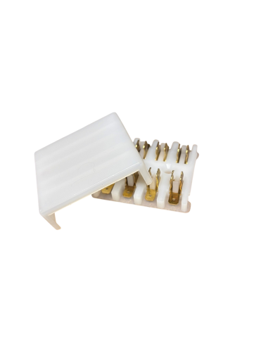 BOITE A FUSIBLES PLASTIQUE ORIGINE BLANCHE...